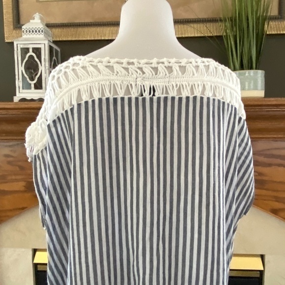Steve Madden‎ Oversized Striped Fringe Top - Picture 7 of 12
